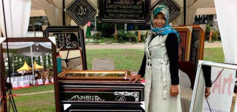 Irjie Kaligrafi, Wadah Puji dan Suami Bangun Perekonomian Keluarga Lewat Ukiran Indah